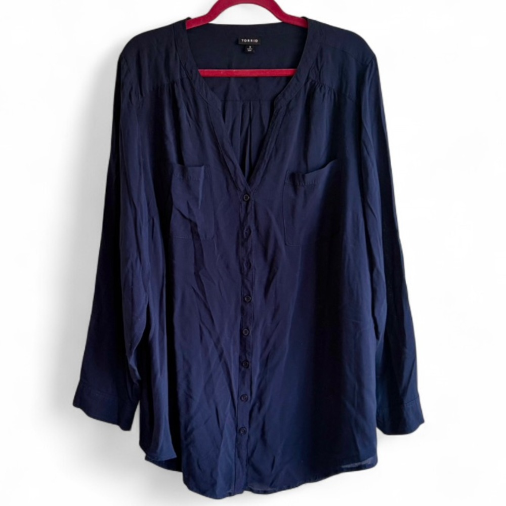Torrid Navy Blue Long Sleeve V Neck Button Down Shirt Size 3